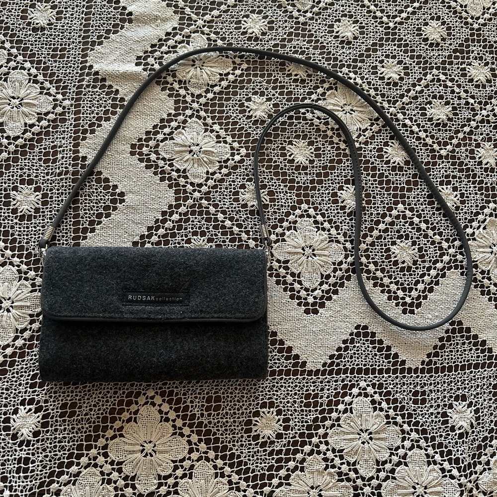 RUDSAK Charcoal Crossbody Wallet Purse Bag